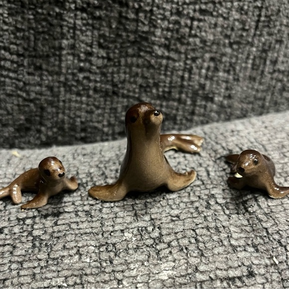 Vintage Antique Porcelain Ceramic Small Seal Mother Baby Set Animals - Picture 1 of 7